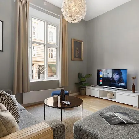 Modern With High Ceilings Apartment *