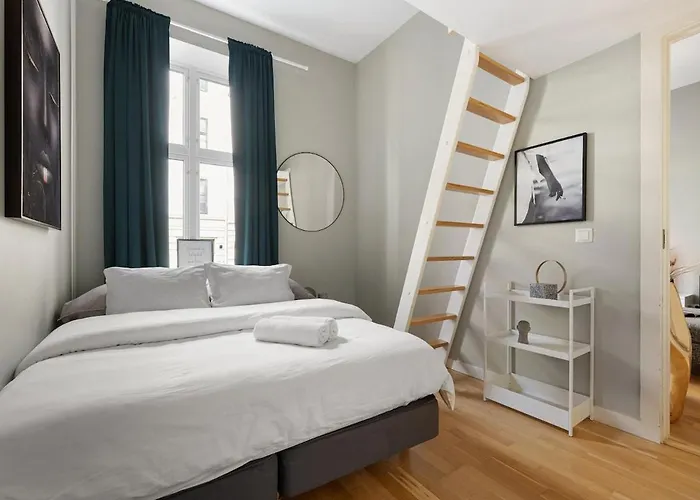 Apartment Modern With High Ceilings *