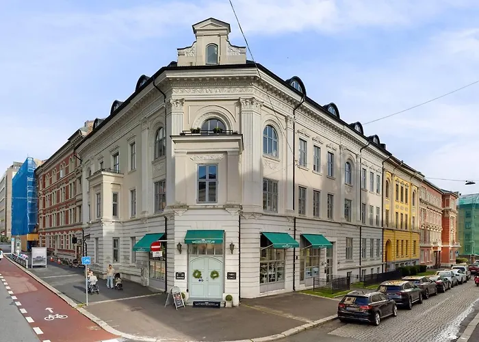 Modern With High Ceilings Leilighet